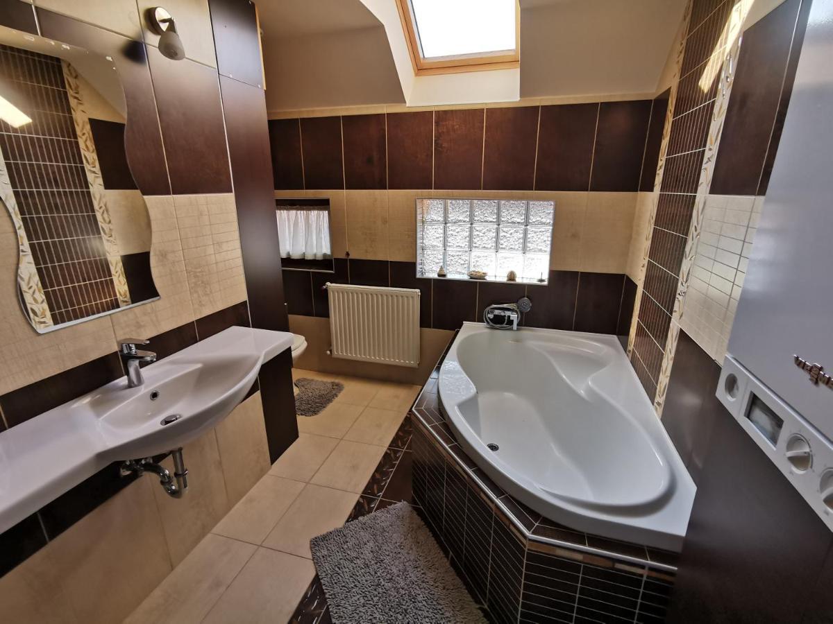 Galery Apartman Gyula Zewnętrze zdjęcie